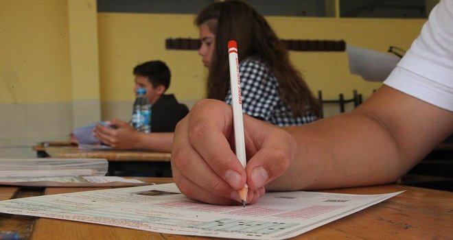 Liselere girişte uygulanan merkezi sınav başladı..