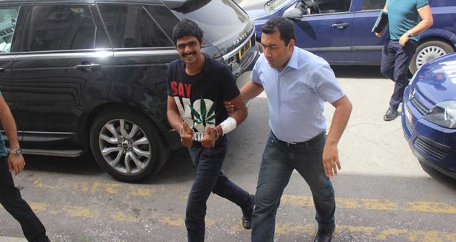 Mahkeme salonunda kendini JİLETLEDİ!