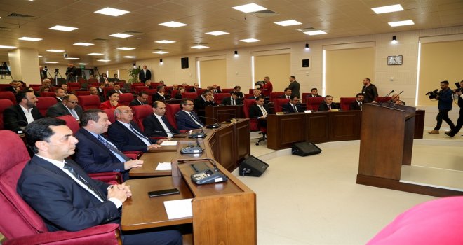 MECLİS 12 SAATİ AŞKIN SÜREDİR DEVAM EDİYOR.