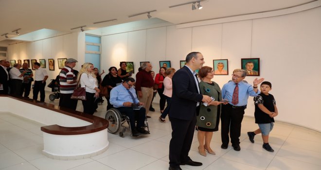 MERAL AKINCI, “YAŞAMDAN YANSIMALAR” İSİMLİ SERGİNİN AÇILIŞINI YAPTI