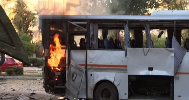 Mersin’de polis servis aracına bombalı saldırı