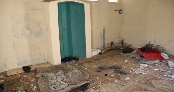 Mescit, pislikten geçilmiyor