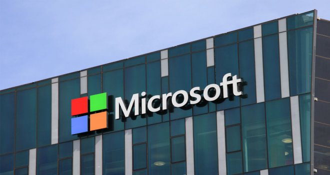 Microsoft Apple'ı geride bıraktı