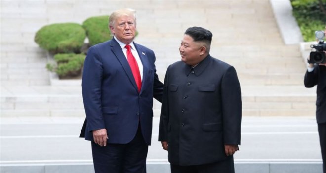 MOON'DAN TRUMP-KİM GÖRÜŞMESİ İÇİN "DÜŞMANCA İLİŞKİLERİN SONU" NİTELEMESİ