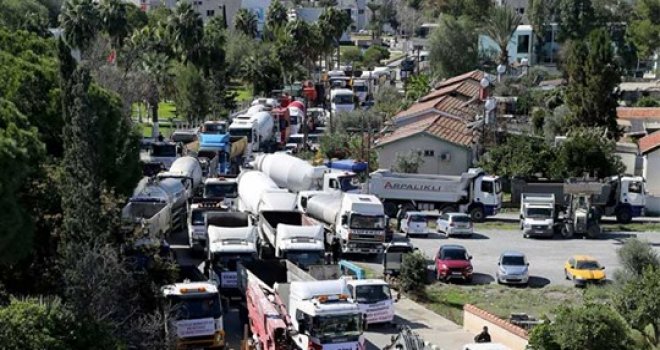 Müteahhitler eylemde