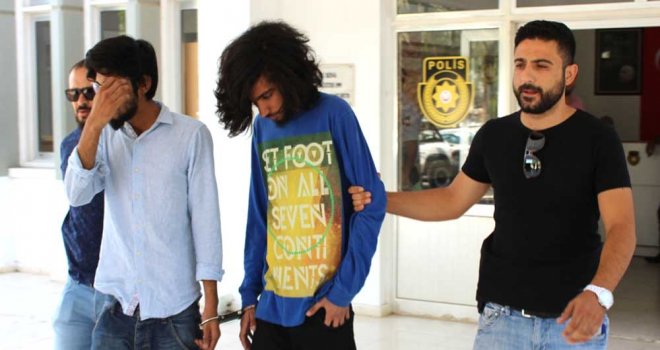 Öğrencilerin evinde 8 gram uyuşturucu ile 18 izmarit bulundu