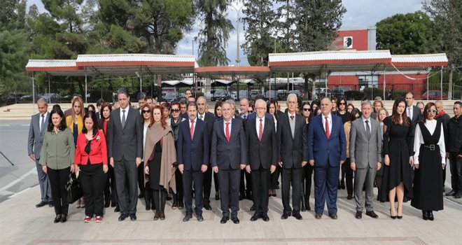 Öğretmenler Günü…Lefkoşa Atatürk Anıtı’nda tören düzenlendi...