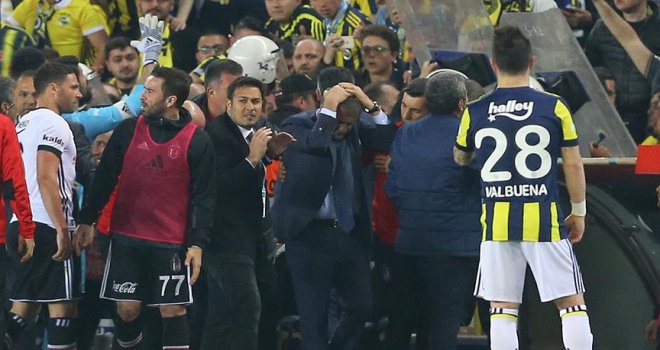 Olaylı derbi tatil edildi.