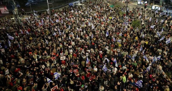 On binlerce İsrailli sokaklarda: Netanyahu ve hükümetine istifa çağrısı