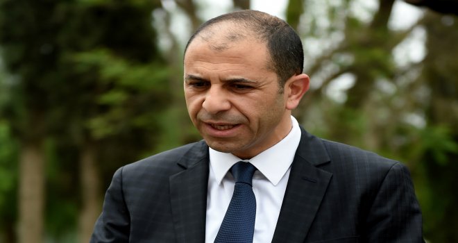 Özersay: “İnsanları aldatmayın”