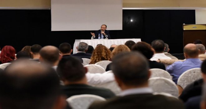 Özersay Parti Kurma Çalışmalarını Sürdürüyor