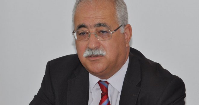 ÖZGÜR'Ü,TEMİZ VE DÜRÜST SİYASETİN ÖRNEĞİ OLARAK SAYGIYLA ANIYORUZ