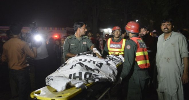 Pakistan'da intihar saldırısı:52 ölü