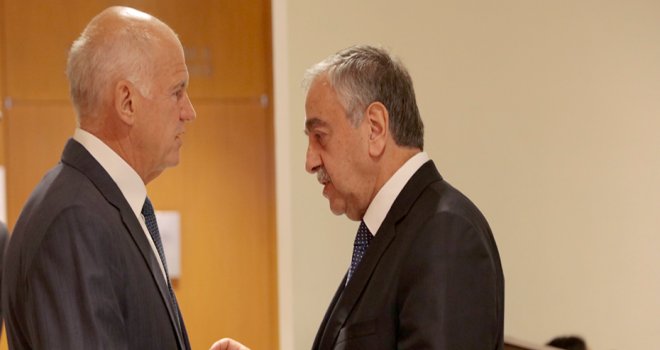 Papandreu’dan rum siyasetçilere tepki