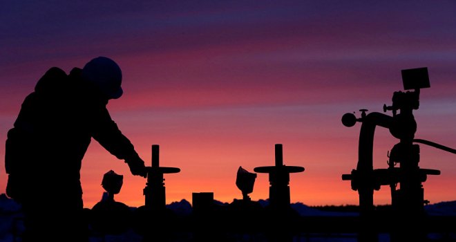 Rusya, bu ay günlük petrol çıkarımını OPEC anlaşmasında öngörülenden daha fazla azaltacak