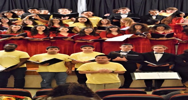 SANATLAR LİSESİ ÖĞRENCİLERİ AMERİKALI ARKADAŞLARIYLA KONSER VERDİ.