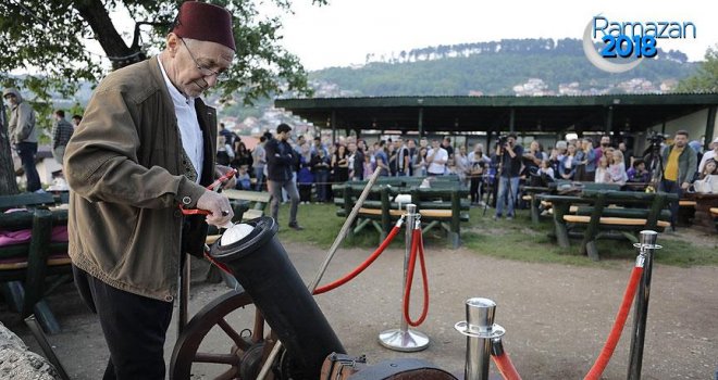 Saraybosna'nın ramazan topçusu eski ramazanları yeniden yaşatıyor.