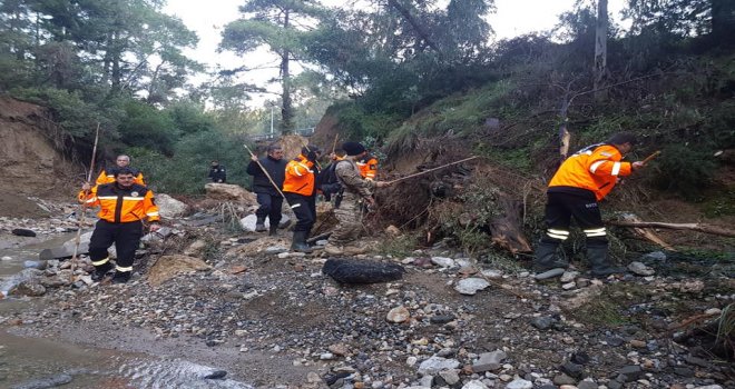 SEL FELAKETİ SIRASINDA CİKLOS'TA SEL SULARINA KAPILAN ARAÇTAKİ DÖRDÜNCÜ KİŞİ DE BULUNDU
