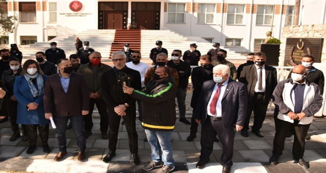 SENDİKAL PLATFORM, MECLİS ÖNÜNDE HÜKÜMETİ PROTESTO ETTİ