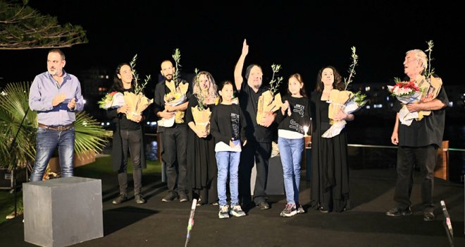 Sokak Tiyatrosu İnsan Denen Şey oyununu Bayram Karaman anısına sahneledi