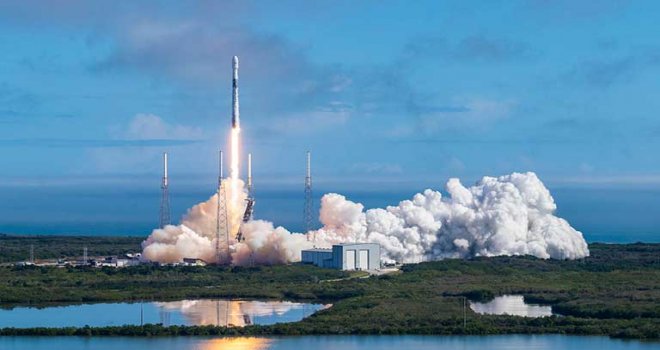 SpaceX, 60 internet uydusunu uzaya fırlattı