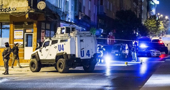 Sultangazi’de polise silahlı saldırı: 1 yaralı..