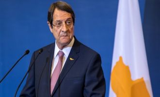 ANASTASİADİS: RİCA EDERİM (SES) TONLAR DÜŞÜRÜLSÜN