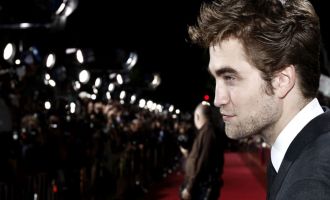 Batman'in yapımcısından Robert Pattinson'ı beğenmeyenlere yanıt