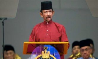 Recm cezası: Brunei Sultanı, Oxford'dan aldığı fahri hukuk doktorasını iade etti
