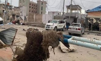 SOMALİ'DE BOMBA YÜKLÜ ARAÇLA SALDIRI: 5 ÖLÜ