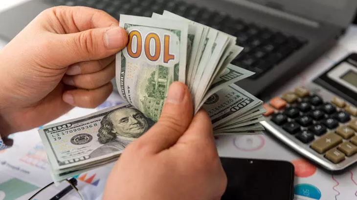 Sterlin 35,05, euro 30,05, dolar 27,35 liradan işlem görüyor