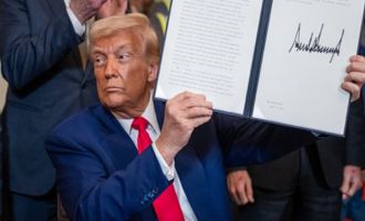 Trump, kömür üretimine yönelik kararnameyi imzaladı