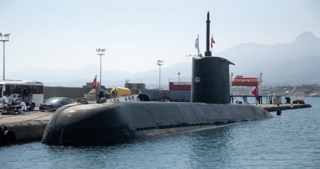 TCG GÜR DENİZALTISI HALKIN ZİYARETİNE AÇILDI
