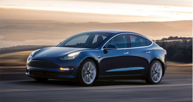 TESLA'NIN ELEKTRİKLİ OTOMOBİLİ AMERİKA KITASI REKORUNU KIRDI
