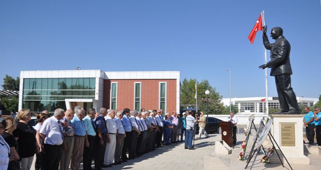 TÖRE: ECEVİT KIBRIS TÜRK HALKININ GÖNÜLLERİNİ FETHEDEN KİŞİ