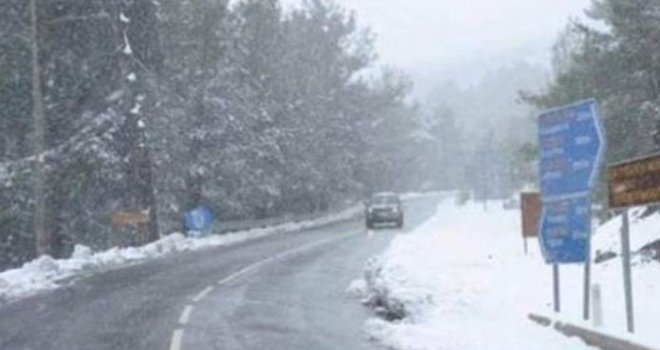 Trodos’ta yollar kapatıldı