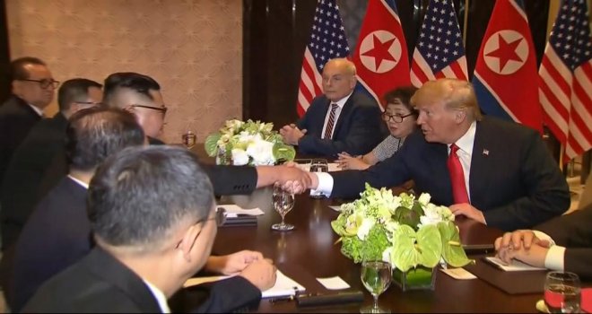 TRUMP İLE KİM, NÜKLEER SİLAHSIZLANMAYA KARŞI KAPSAMLI ANLAŞMA İMZALADI.