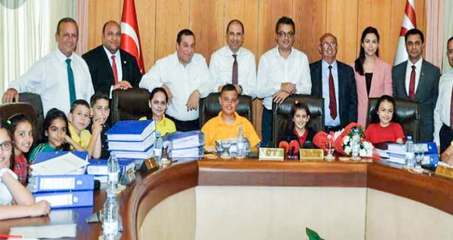 TURİZM VE ÇEVRE BAKANI ATAOĞLU, GELECEĞİN ÇOCUKLARININ, GÖZLERİ GİBİ PARLAK VE IŞILTILI OLMASINI DİLEDİ.
