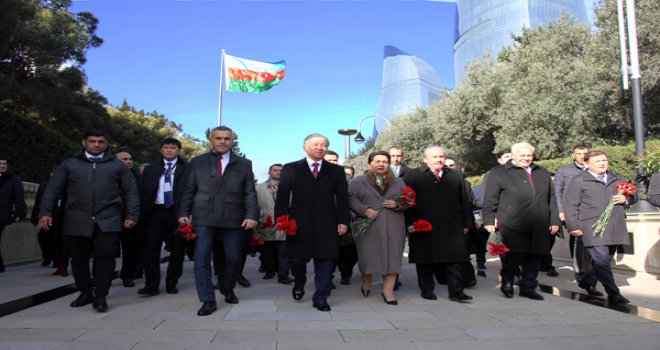 Uluçay, Bakü’de temaslarına başladı