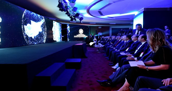 ULUÇAY: BİLİŞİM VE İNOVASYON ÜLKEYİ ÇOK DAHA GÜVENLİKLİ LİMANLARA TAŞIYACAK