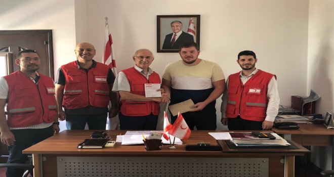 ÜNİVERSİTE ÖĞRENCİLERİNDEN KIZILAY’A DESTEK