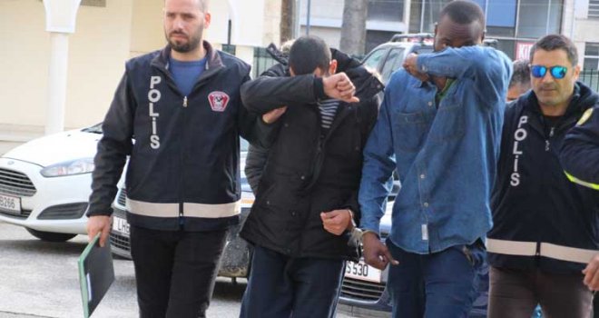 Uyuşturucu satıcısına suçüstü