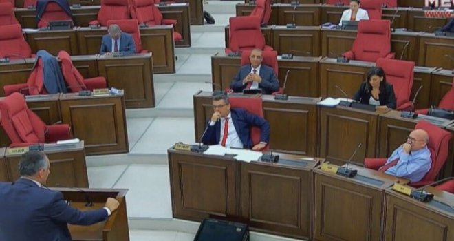 Vekiller maske kullanmaktan vazgeçti