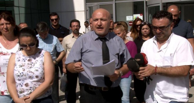 VERGİ-SEN, “DAİRE PERSONELİNE YAPILAN SALDIRILAR” NEDENİYLE GREV YAPTI..
