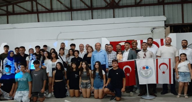 Yavuz Çiftçi’nin ödülü Ersin Tatar’dan