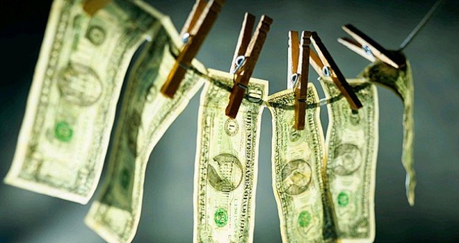 Yılda 100 milyar sterlin aklanıyor