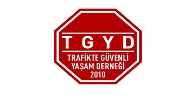 YOLLAR, TRAFİK GÜVENLİĞİNE VE DRENAJA ÖNEM VERİLMEDEN YAPILIYOR