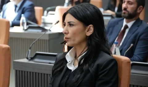 Fazilet Özdenefe: Ülke turizmine yazık ediyorsunuz