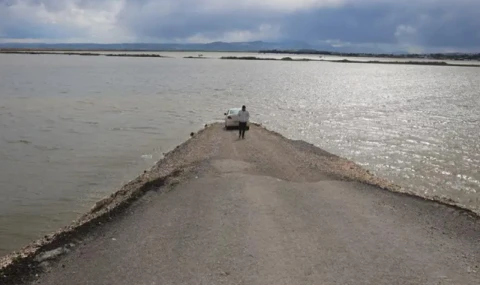 Önce kuraklık sonra taşkın: Binlerce arazi sular altında kaldı