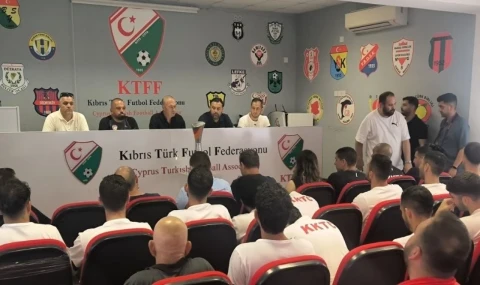 CONIFA Avrupa şampiyonu Milli Takım kupayı Futbol Federasyonu'na teslim etti